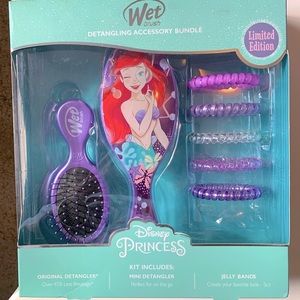 New WET Brush ARIEL limited edition * (2/$10)